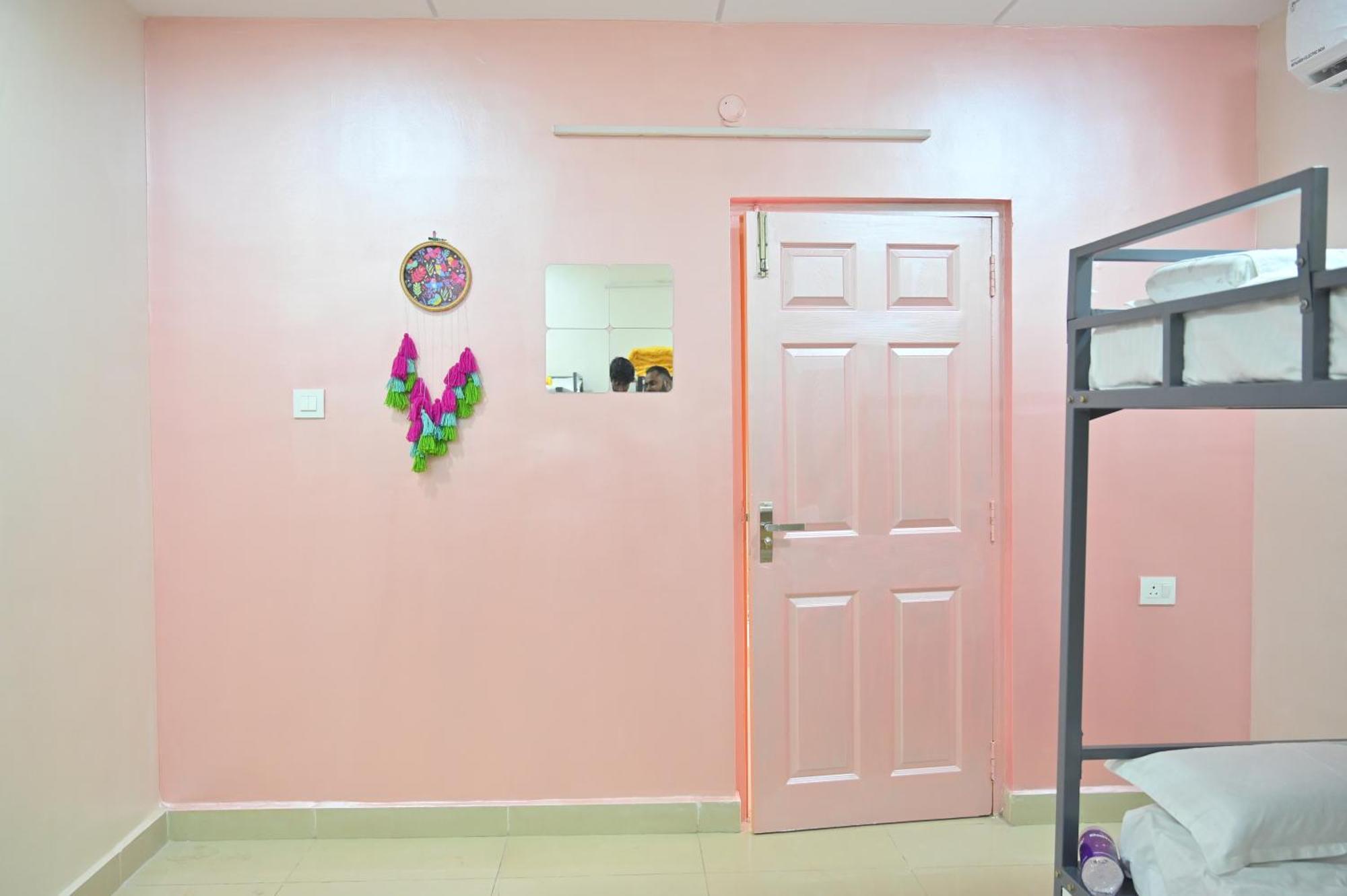 Hyderabad Wanderers Cave Hotel ภายนอก รูปภาพ