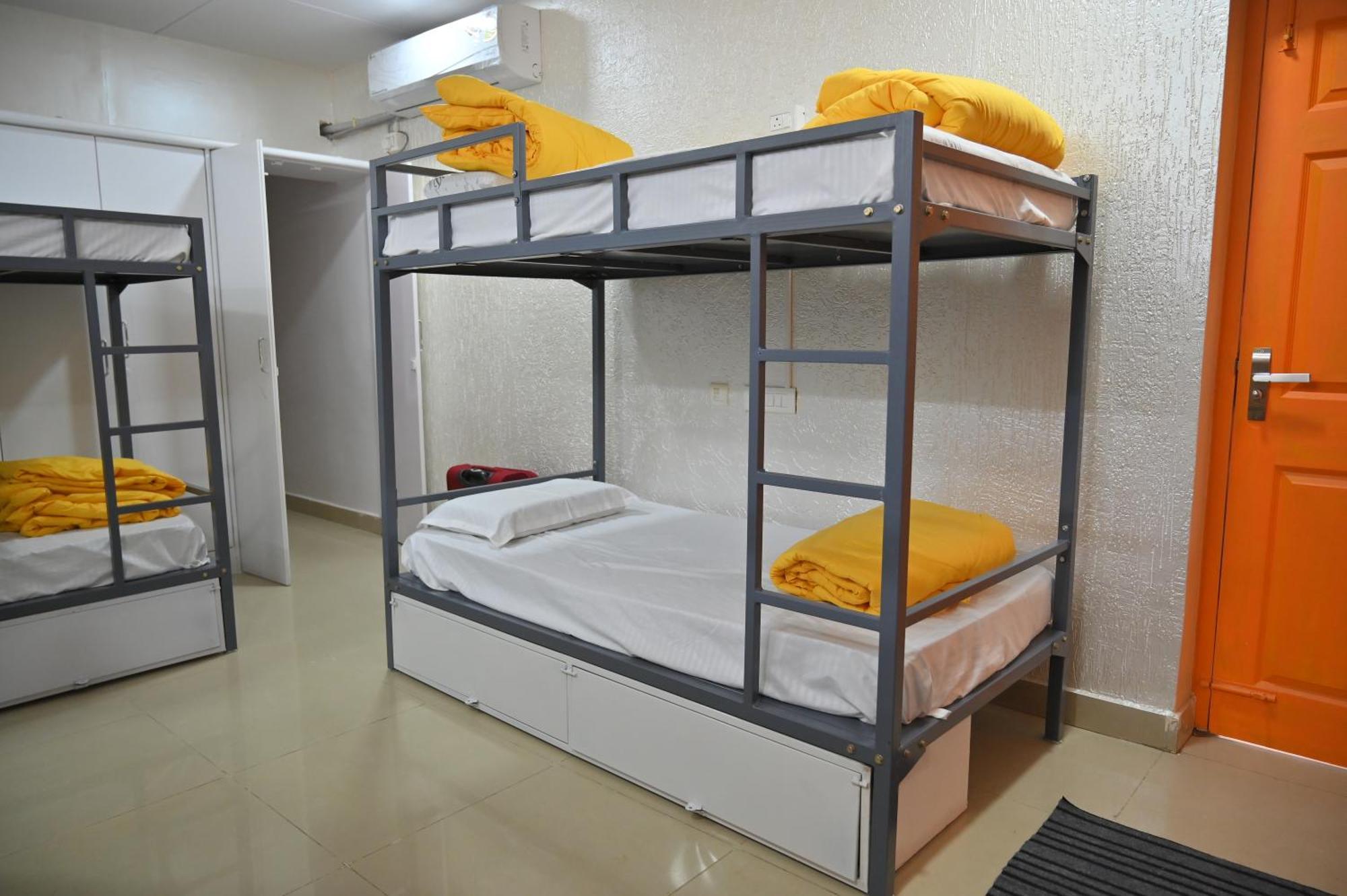 Hyderabad Wanderers Cave Hotel ภายนอก รูปภาพ